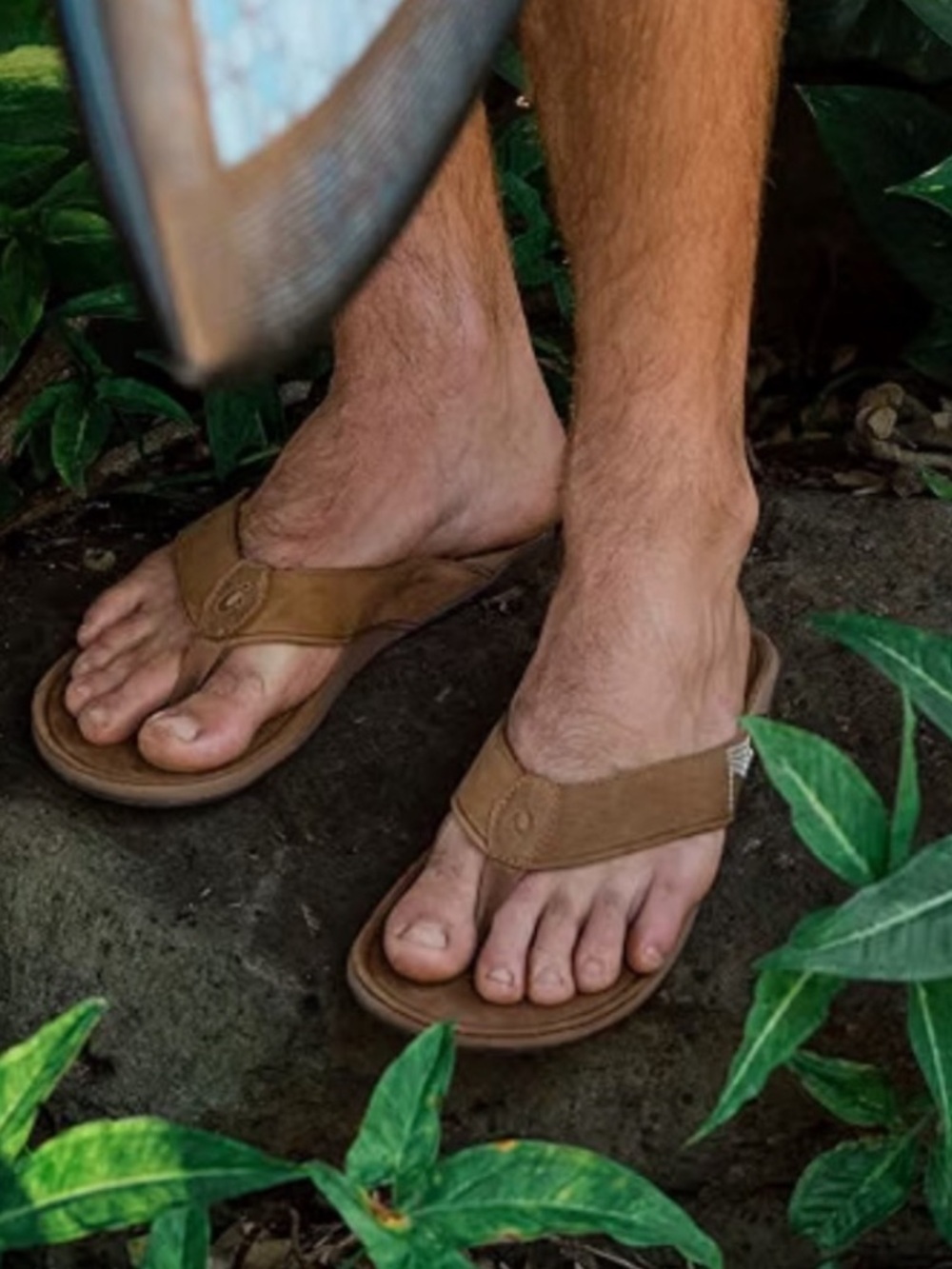Olukai The Tuahine Leather Sandal in Toffee. Size 8.